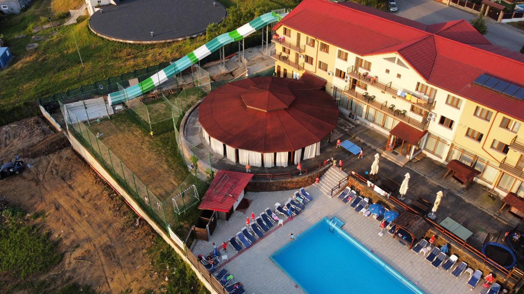 Hostel Restaurant Ciuperca Hunedoara Exterior photo